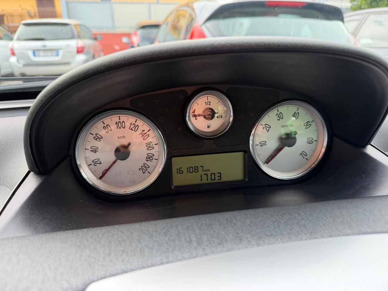Lancia Ypsilon 1.3 MJT 75 CV Unyca
