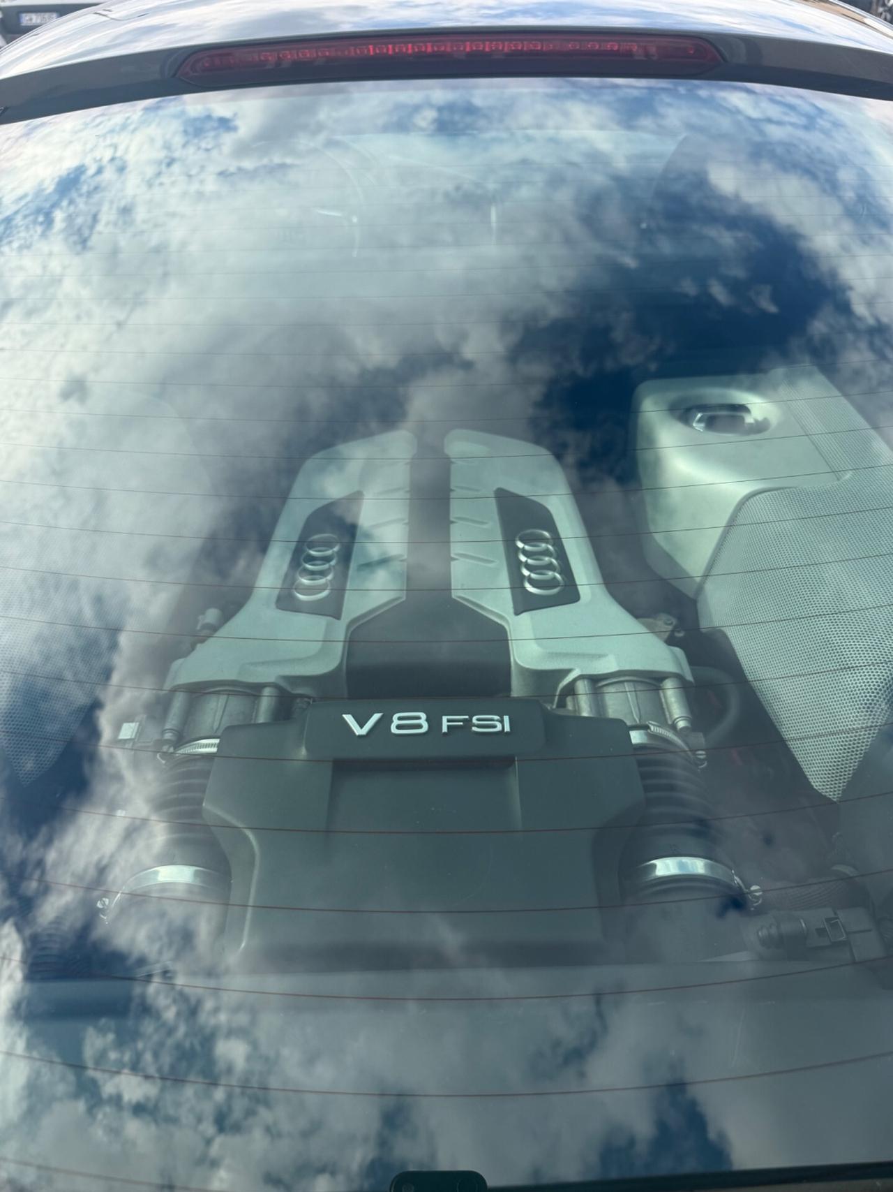 Audi R8 4.2 V8 FSI quattro R tronic