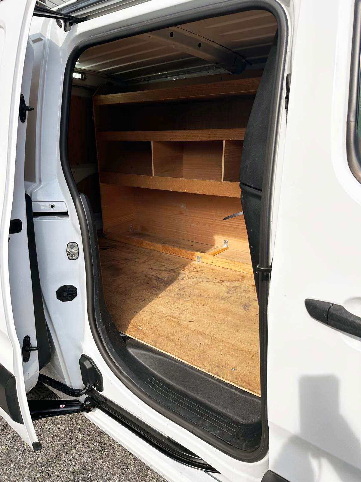 Citroen Berlingo XL 1.5 BlueHDi 100CV Driver – Navi – CarPlay – Telecamera