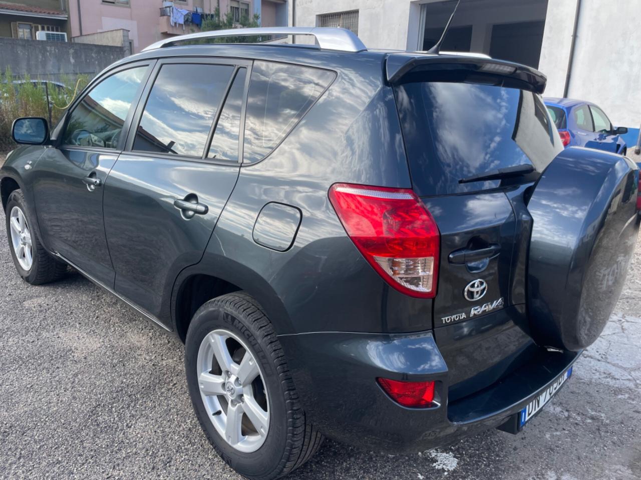 Toyota RAV4 2.2 D-4D 136 CV gancio traino