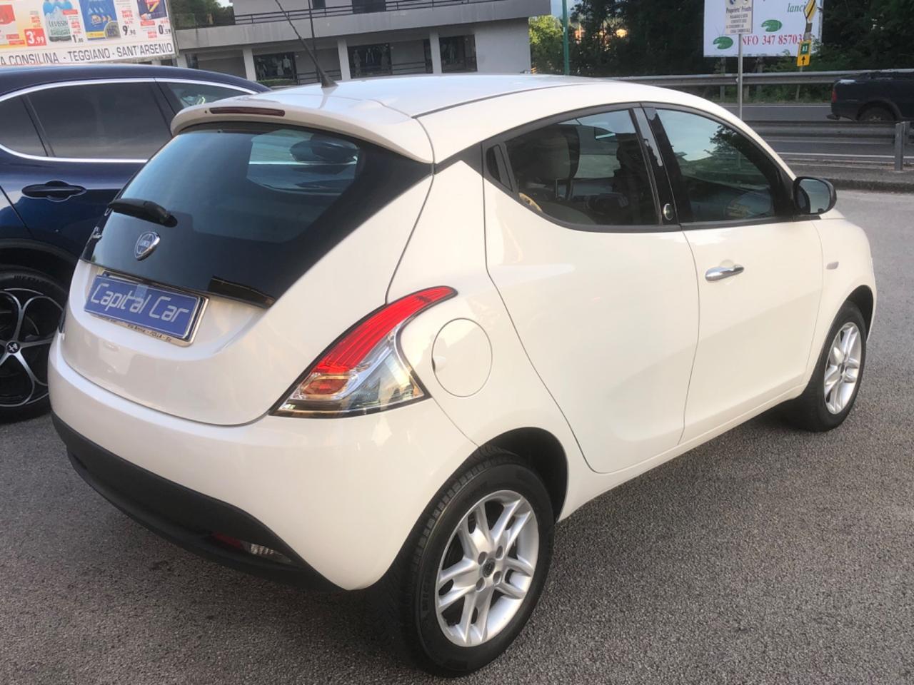 Lancia Ypsilon 0.9 TwinAir 85 CV 5 porte Metano Ecochic Silver