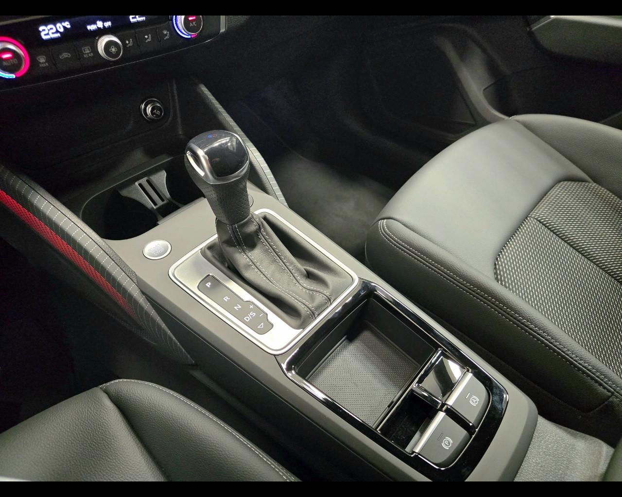 AUDI Q2 35 TFSI S-TRONIC IDENTITY BLACK