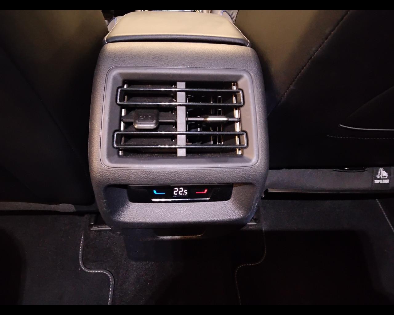 VOLKSWAGEN Tiguan III 2024 - Tiguan 2.0 tdi R-Line 150cv dsg