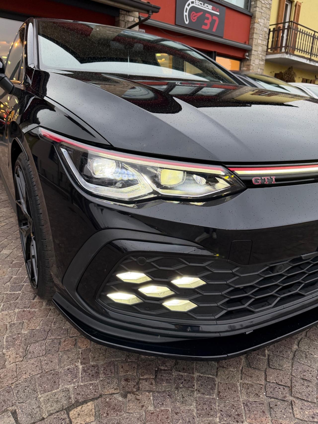 Volkswagen Golf GTI 2.0 TSI TOTAL BLACK