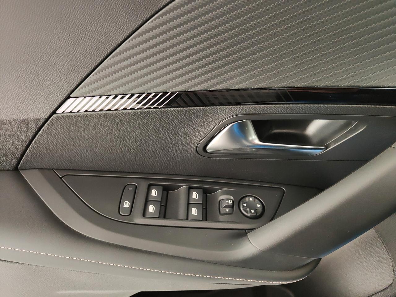 Peugeot 2008 Hybrid 145 e-DCS6 Allure