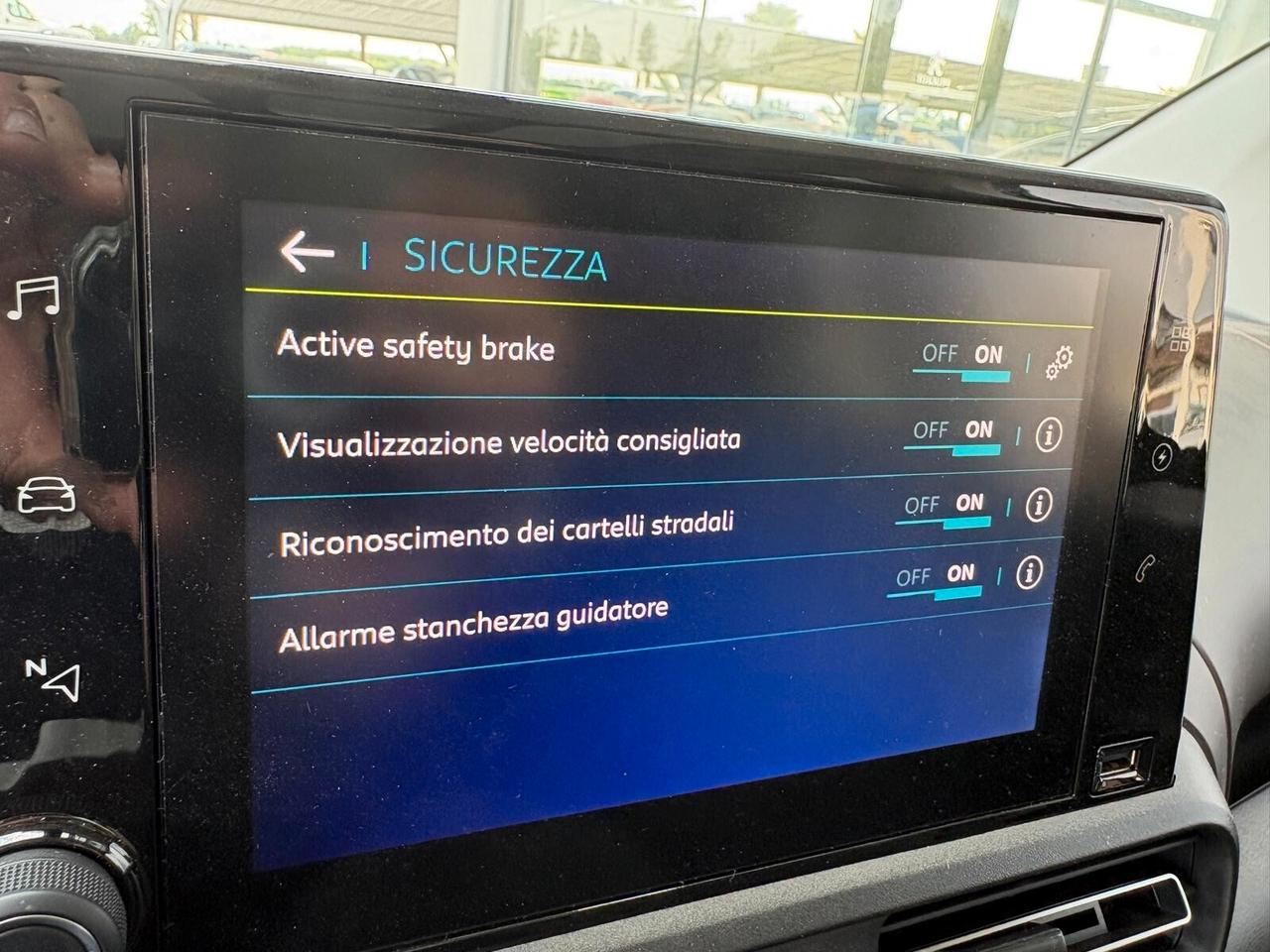 Peugeot Rifter GT motore elettrico 136 CV 50 kWh SPOTICAR