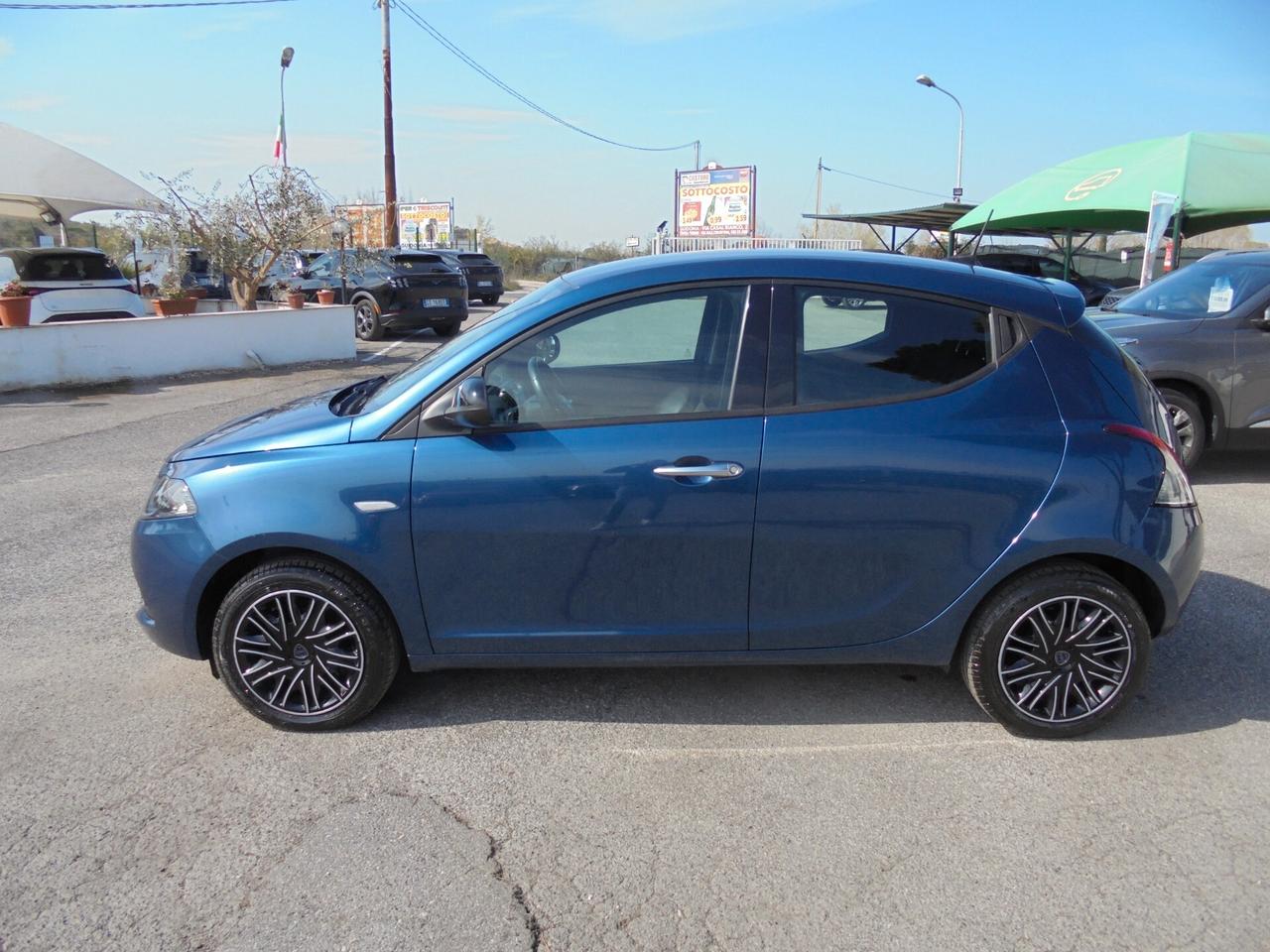 Lancia Ypsilon 1.0 FireFly 5 porte S&S Hybrid Gold