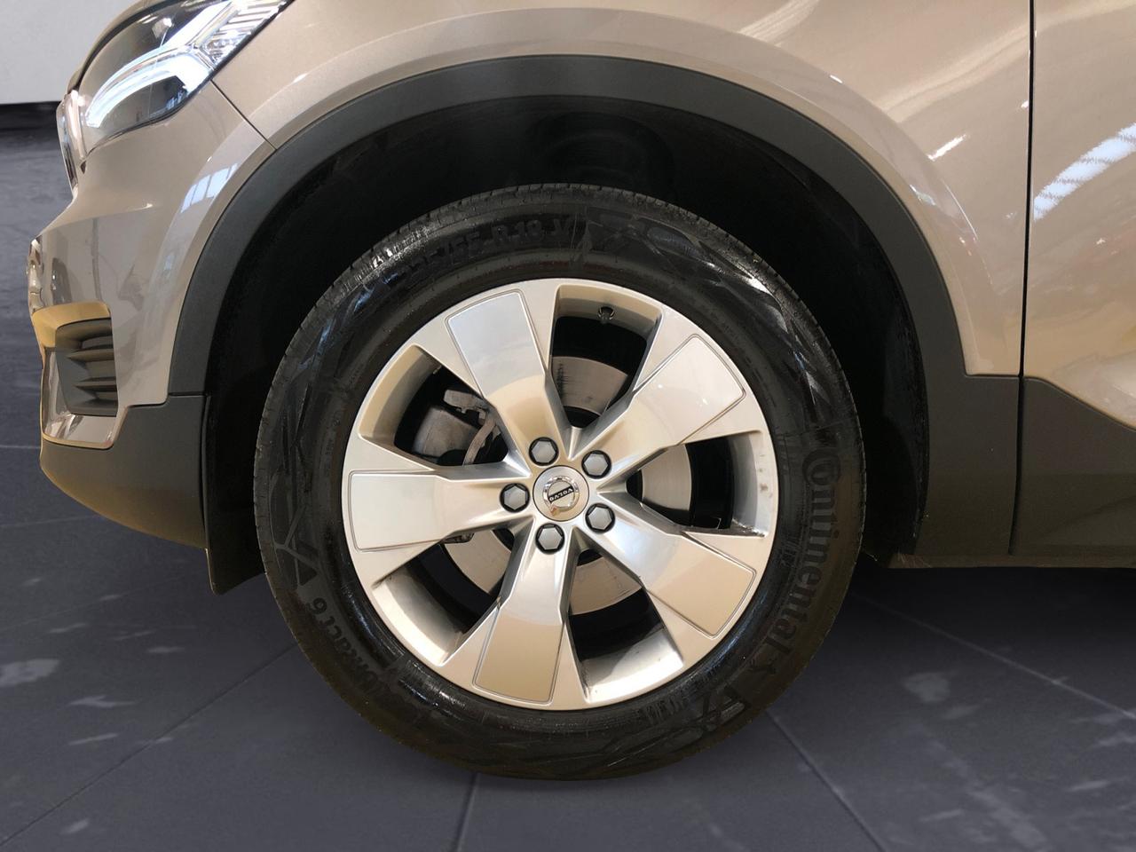 VOLVO XC40 1.5 t2 Momentum auto