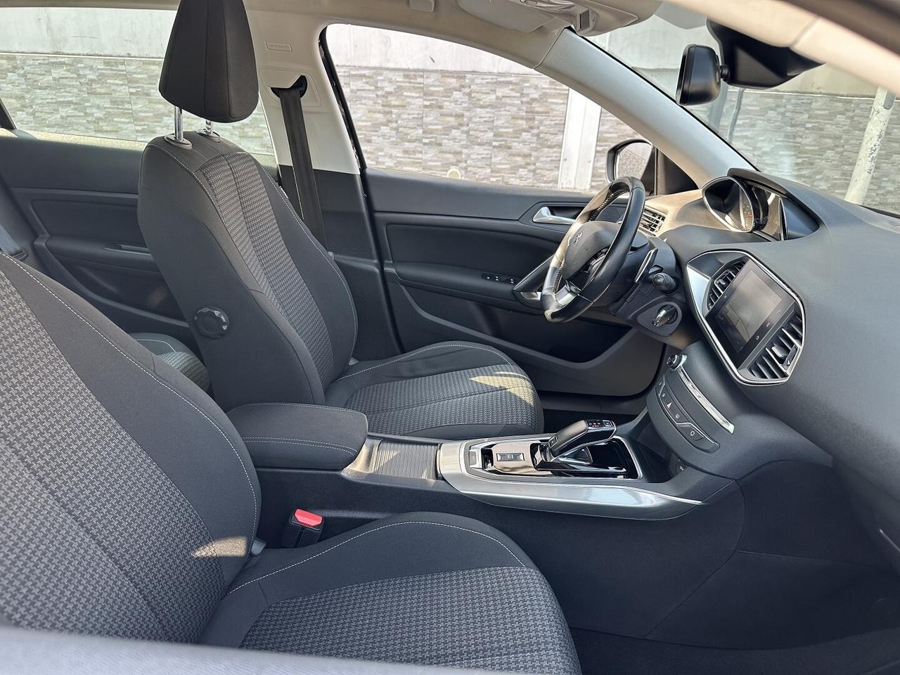 Peugeot 308 BlueHDi 130 EAT8 Allure 2018