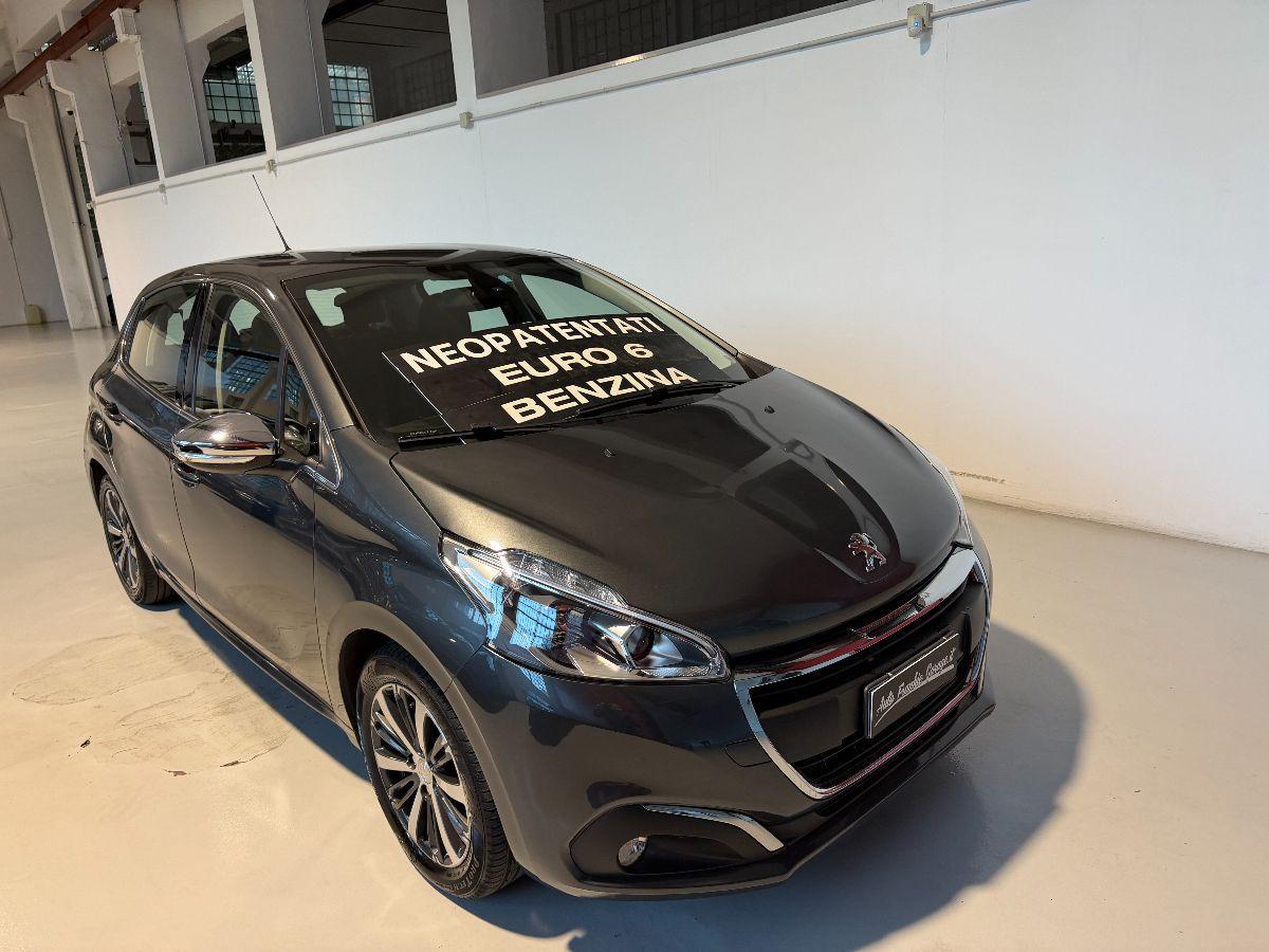 PEUGEOT - 208 - PureTech 82 5p. Allure