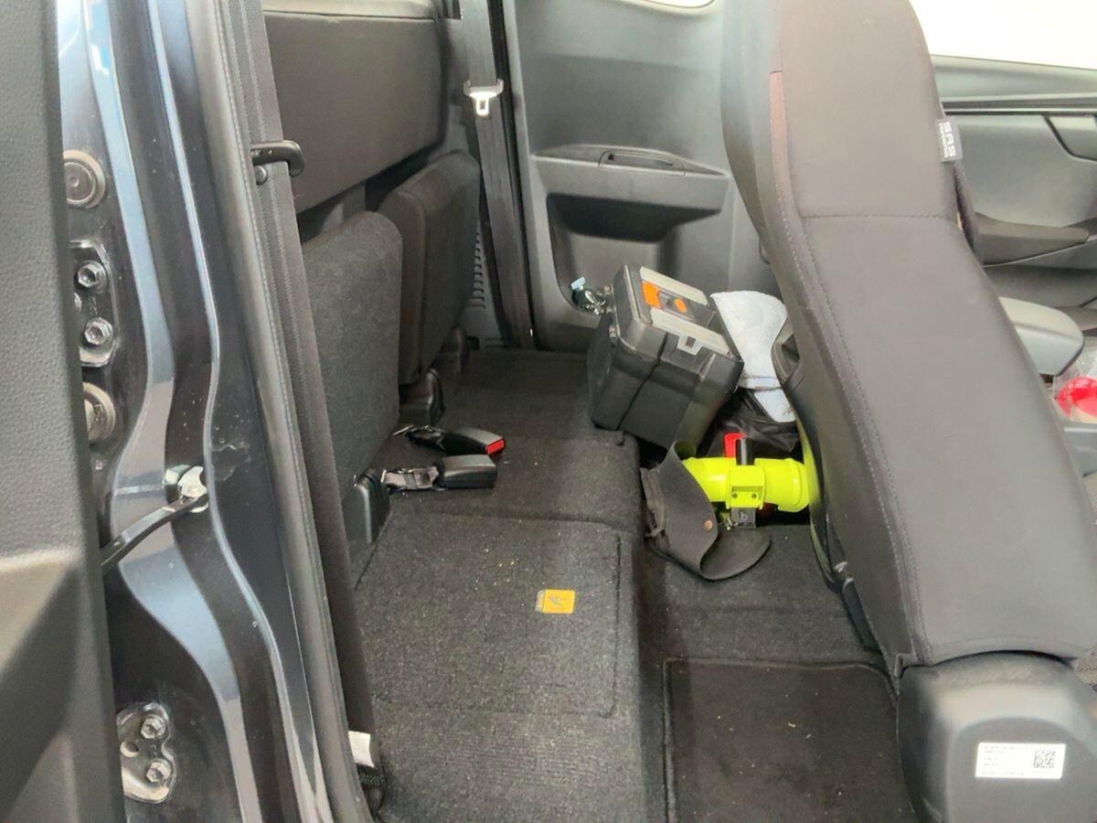 ISUZU D-MAX 1.9 TD Space Cab 4WD L — 163 CV | 11/2024 | 30.551 km