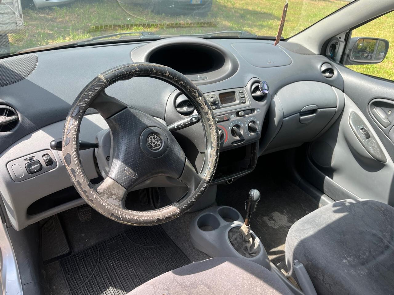 Toyota Yaris 1.3i 16V cat 5 porte Luna