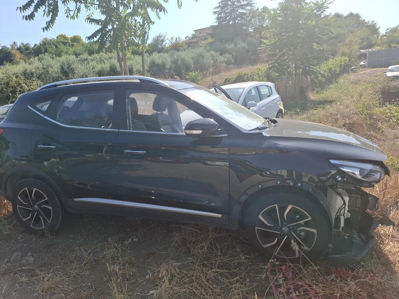 MG ZS VTI TECH SINISTRATA 2023 9000 KM