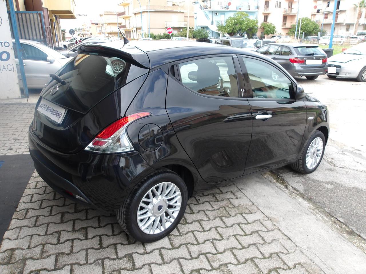 Lancia Ypsilon 5 Porte Ypsilon 1.3 mjt Silver c/clima s&s 95cv
