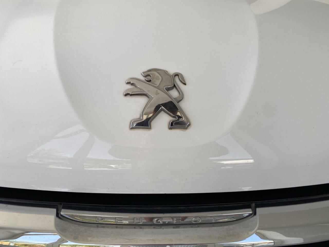 Peugeot 208 PureTech 5P ALLURE NAVI/FULL LED2020