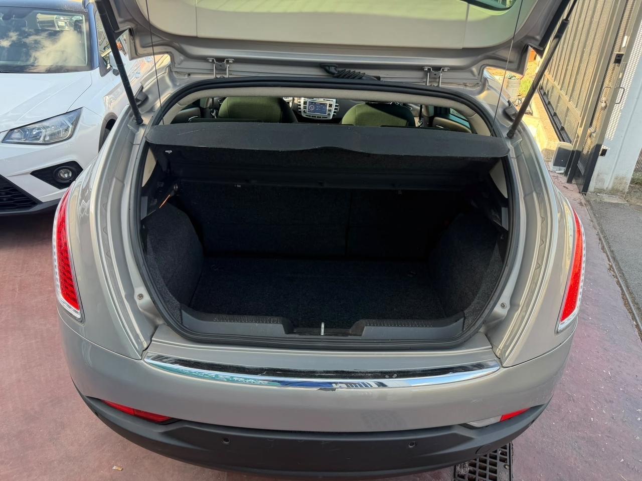 Lancia Delta 1.6 MJT DPF Silver