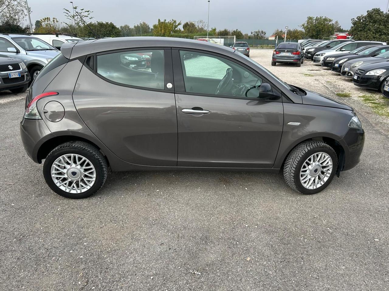 Lancia Ypsilon 0.9 TwinAir 85 CV 5 porte Metano Ecochic Gold