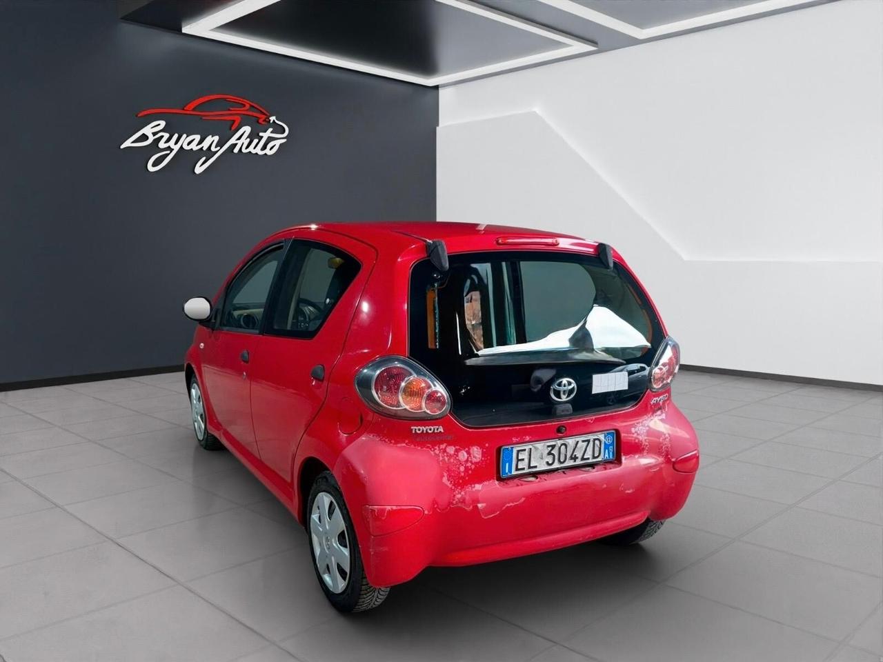 Toyota Aygo 1.0 12V VVT-i 5P Sol Connect RED