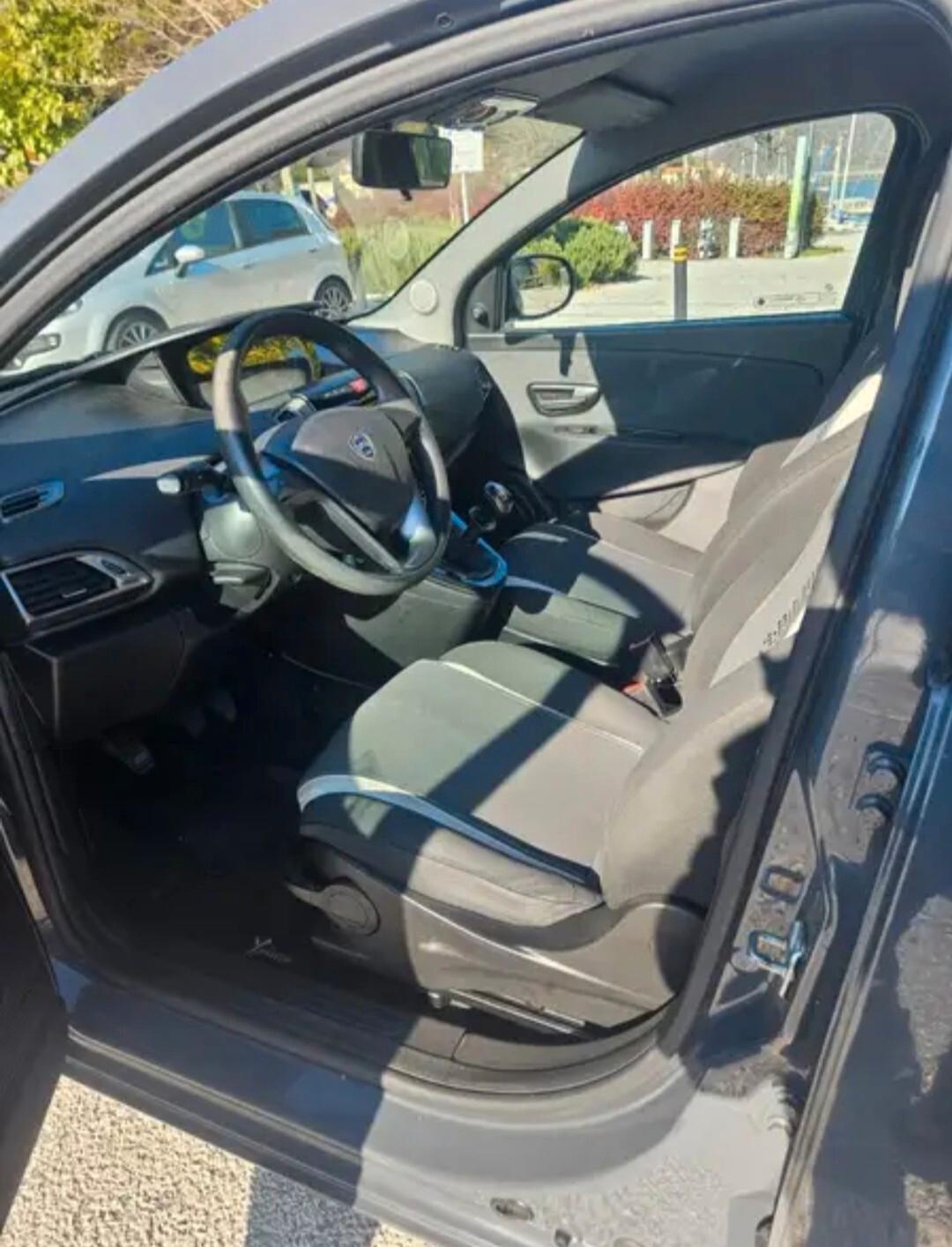 Lancia Ypsilon 1.2 69 CV 5 porte CON GARANZIA