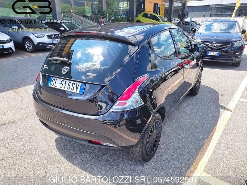 Lancia Ypsilon 1.0 FireFly 5 porte S&S Hybrid Silver