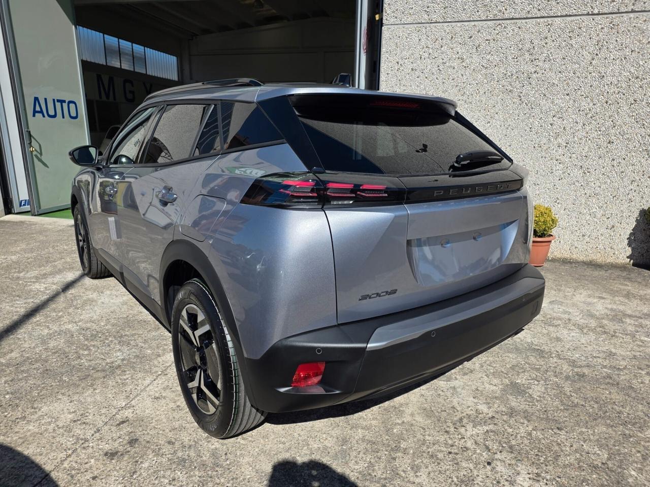 Peugeot 2008 Puretech 100cv. Allure 1.2 b. KM. 0