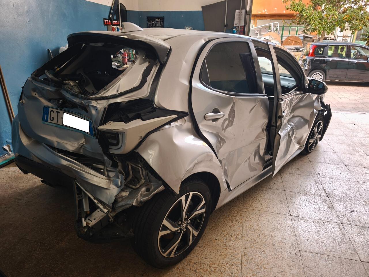 Toyota Yaris 1.5 Hybrid 5 porte Trend INCIDENTATA