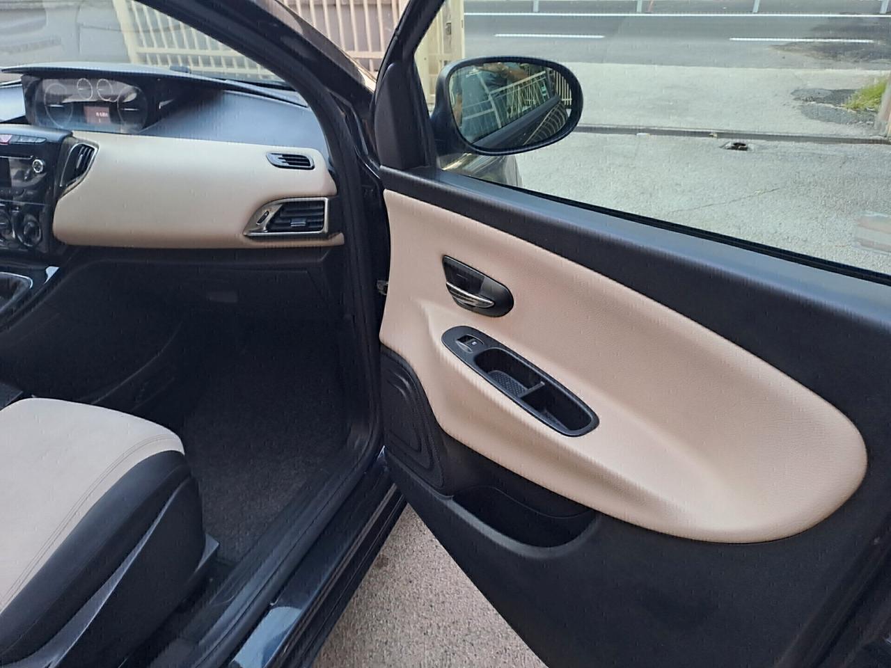 Lancia Ypsilon 0.9 TwinAir 85 CV 5 porte Metano Ecochic Gold