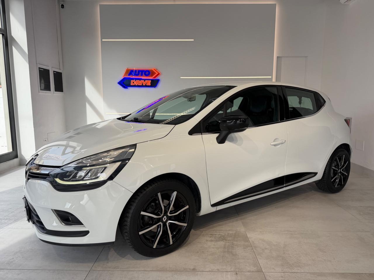 Renault Clio TCe 12V 90 CV 5 porte Moschino Intens