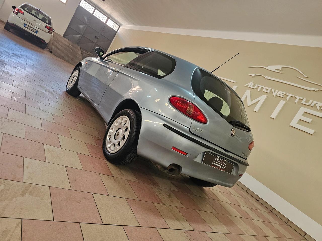Alfa Romeo 147 1.6i 16V Twin Spark cat 3p. Distinctive