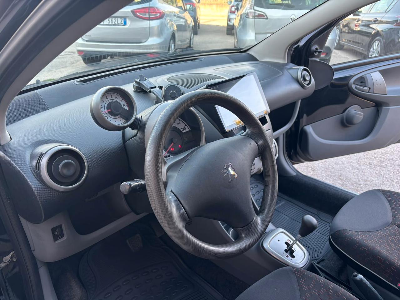 Peugeot 107 1.0 68CV 5p. Sweet Years automatica