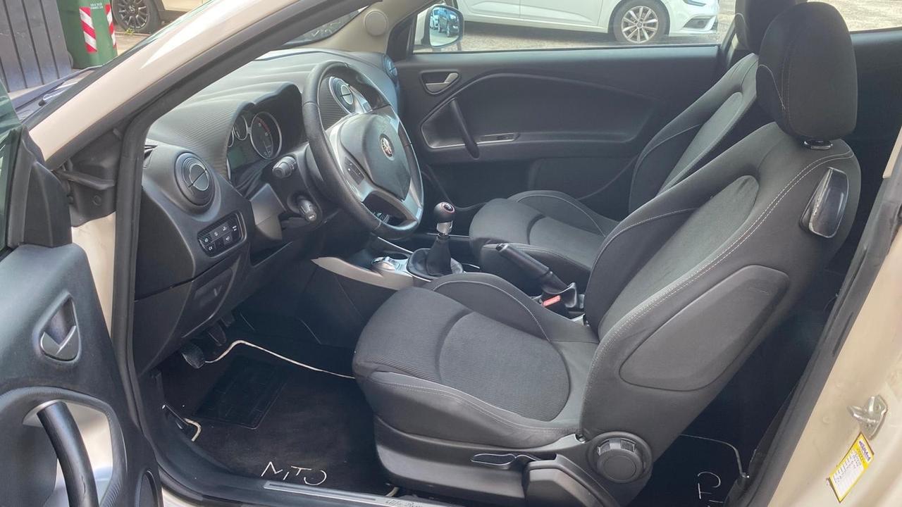 Alfa Romeo MiTo 1.6 JTDm-2 S&S Distinctive Sport Pack