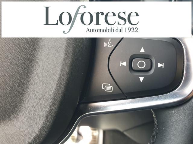 VOLVO XC40 B4 AWD Geartronic R-design