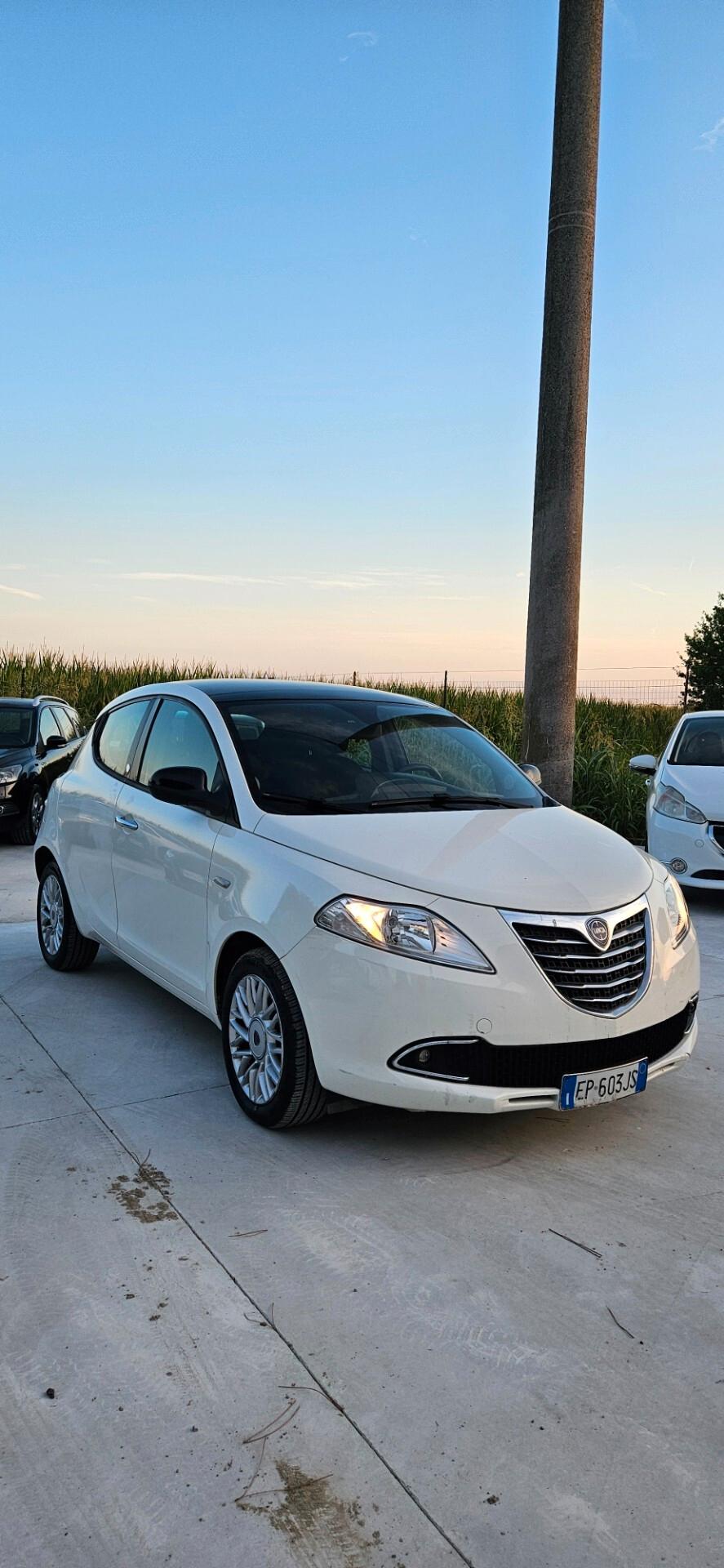 Lancia Ypsilon 1.2 69 CV 5 porte GPL Ecochic Silver