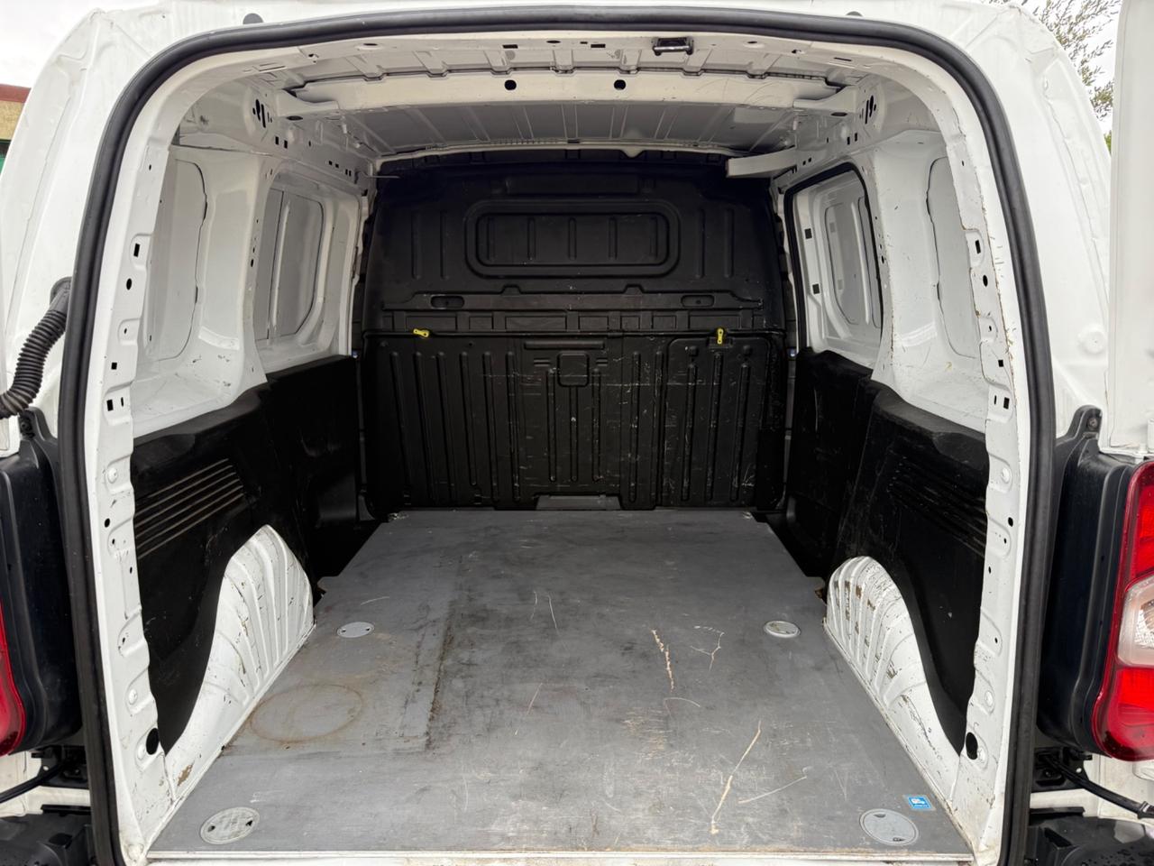 Peugeot Partner-3 posti-Furgone