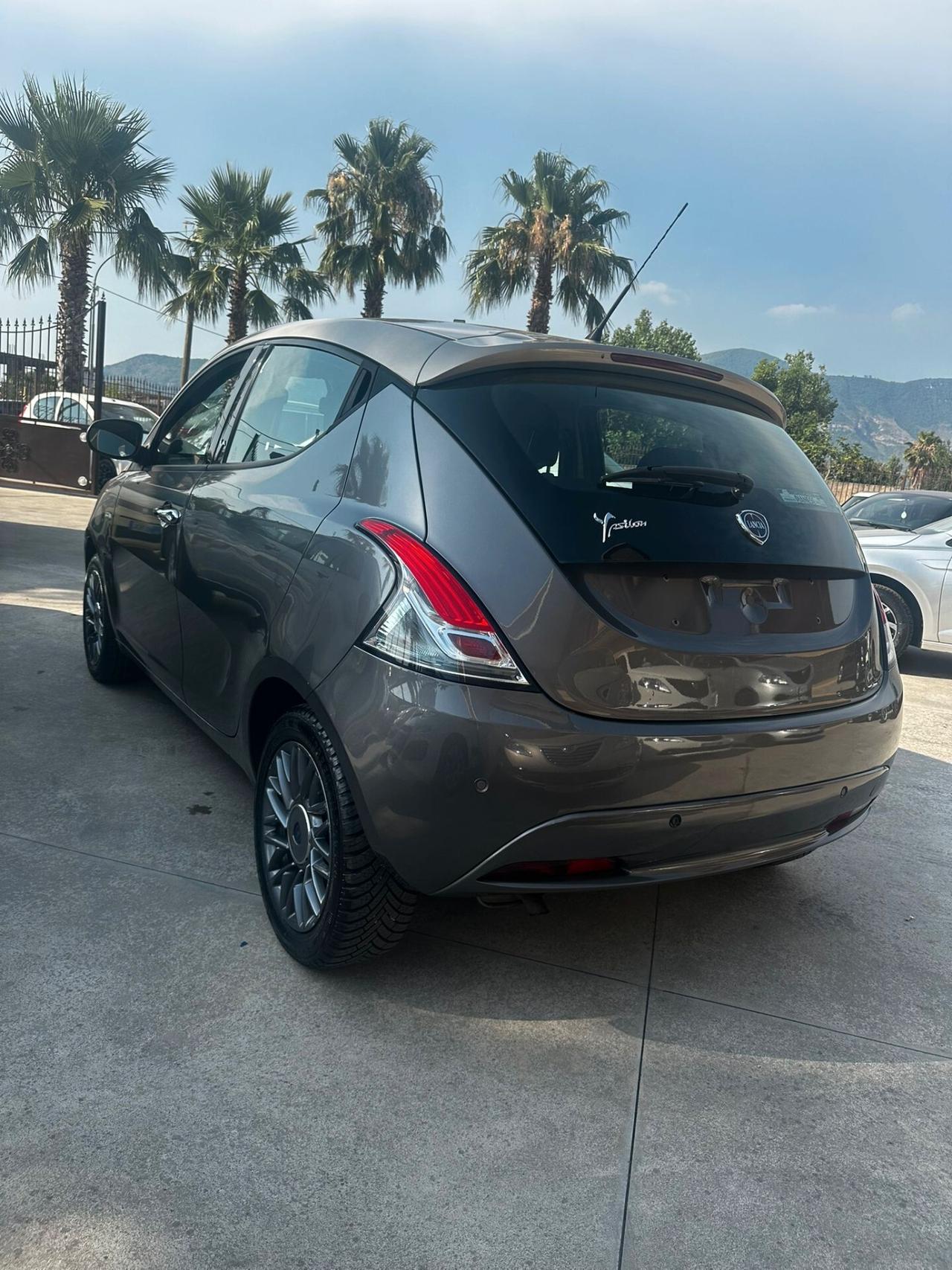 Lancia Ypsilon 1.2 69 CV 5 porte S&S Gold