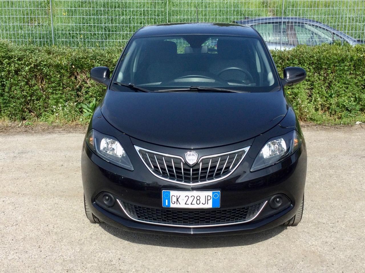 Lancia Ypsilon 1.0 70Cv FireFly 5 porte Hybrid Silver