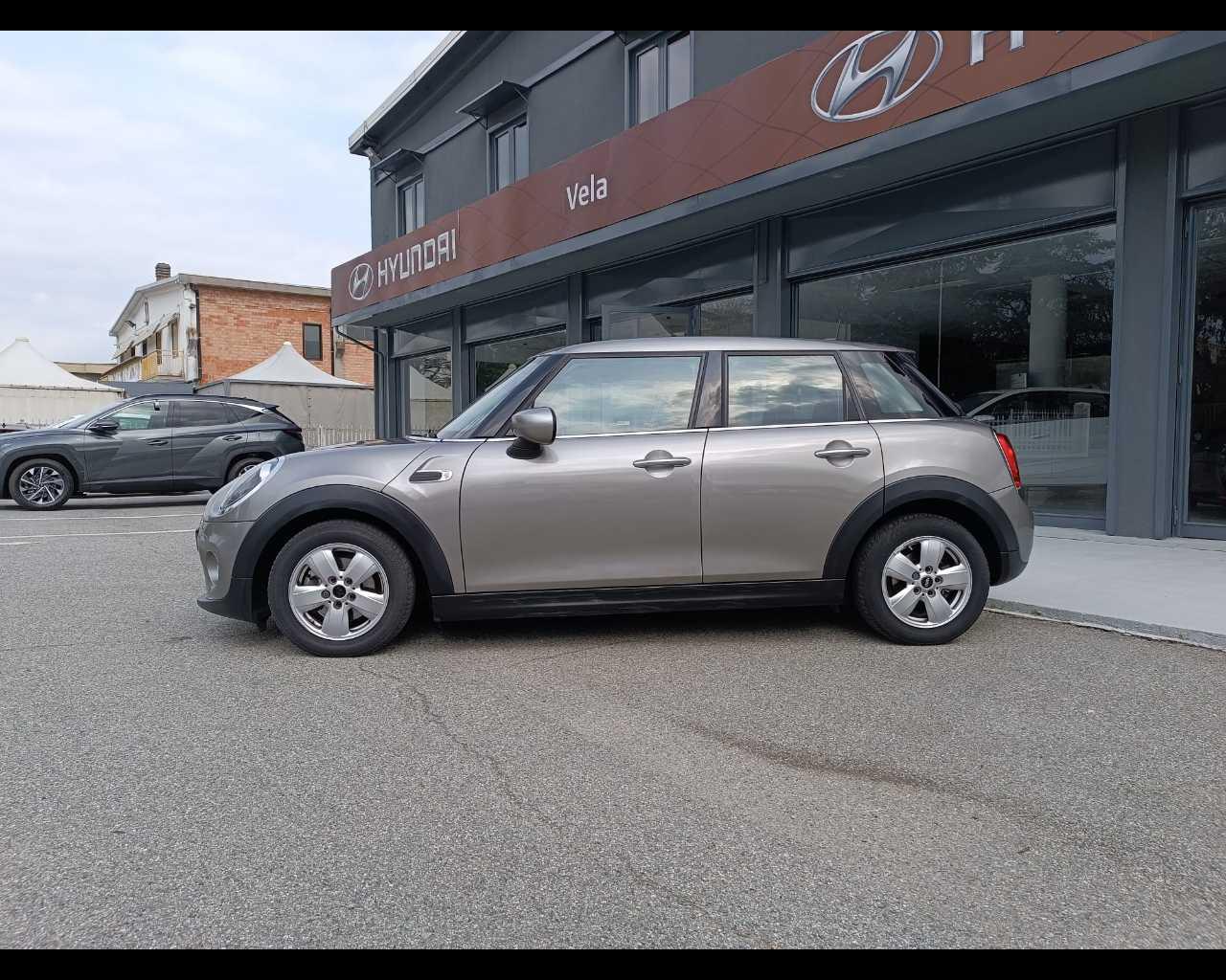 MINI Mini IV F55 2018 5p - Mini 5p 1.5 Cooper Business auto