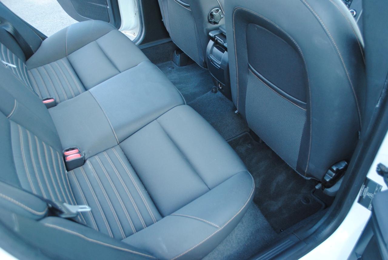 Volvo V50 D4 R-design 1.6d 114 cv