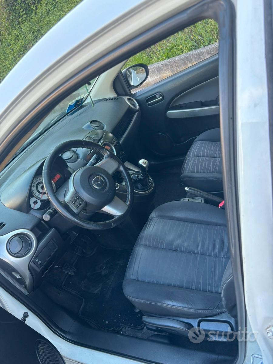 MAZDA 2 1.3BENZ ANNO 2010