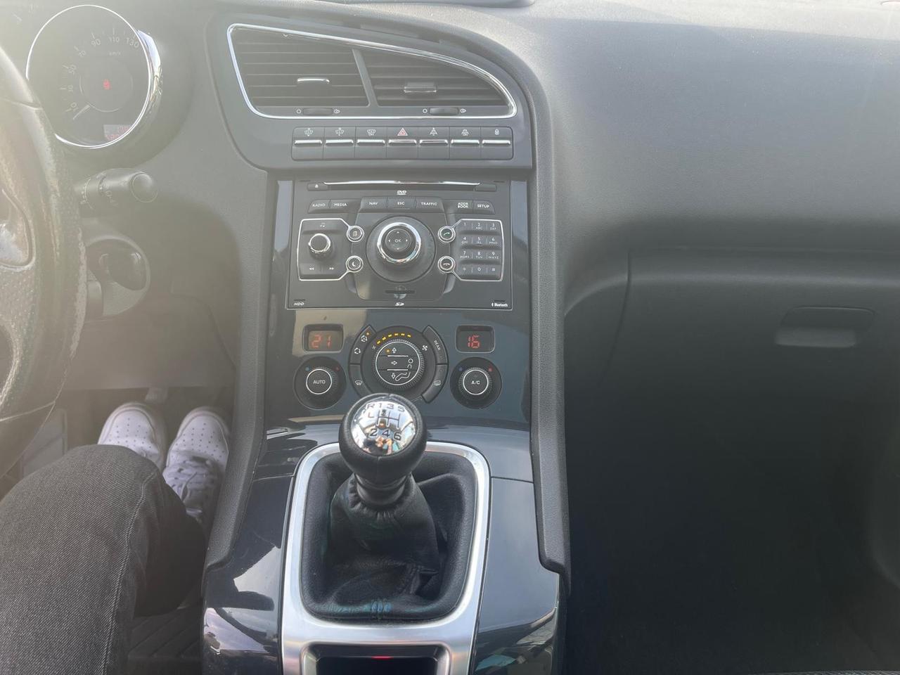 Peugeot 5008 1.6 HDi 110CV Féline