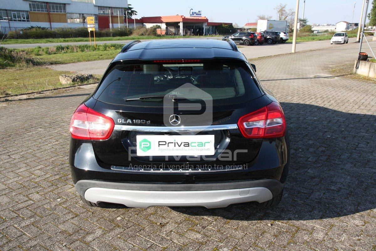 MERCEDES GLA 180 d Business