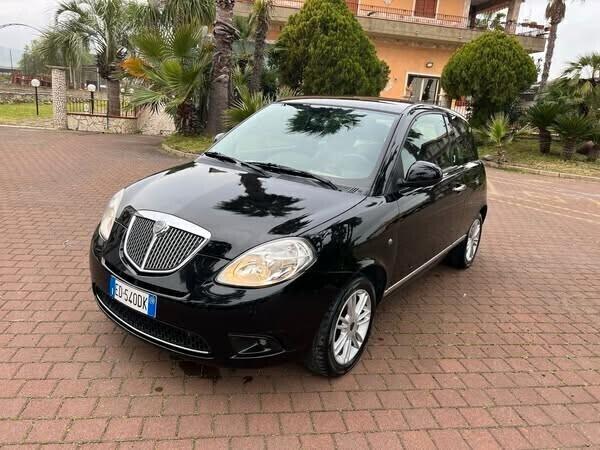 Lancia Ypsilon 1.3 MJT 75 CV Platino