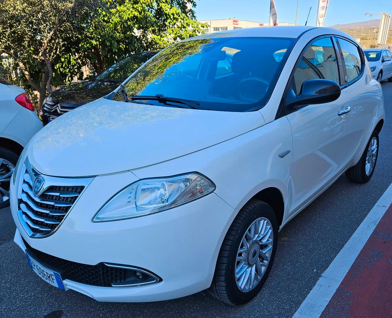 Lancia Ypsilon 0.9 TwinAir 85 CV 5 porte Ecochic Silver PARI AL NUOVO