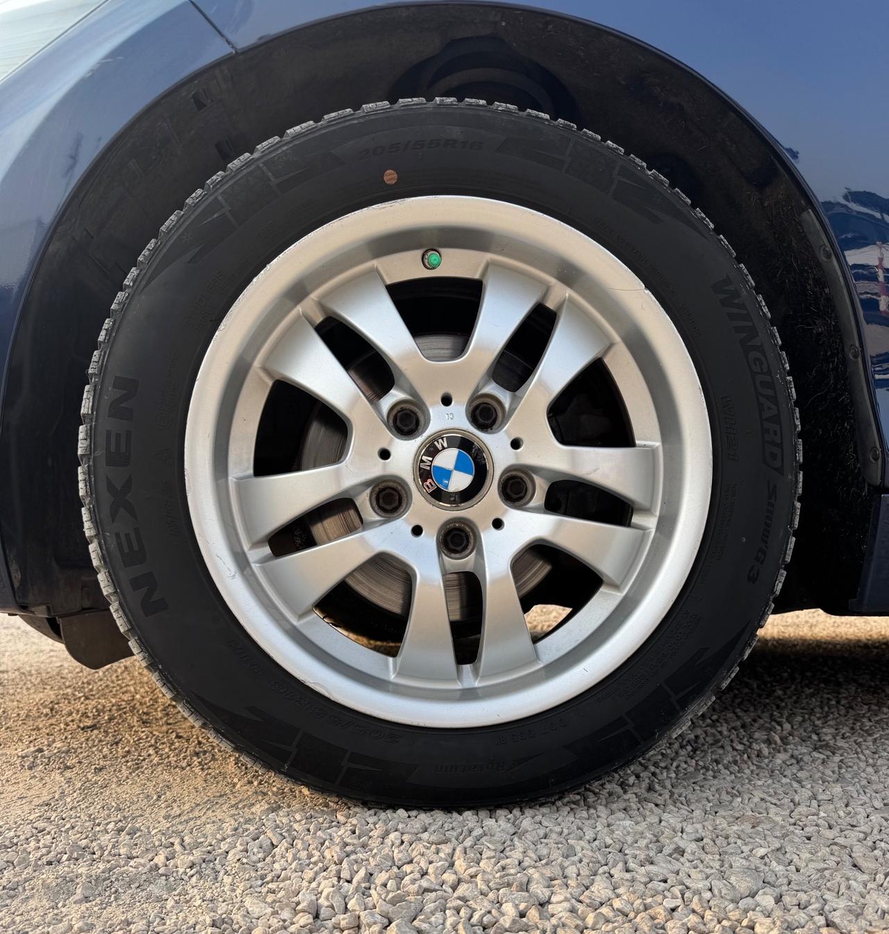 Bmw 116 116d 5p. Unique