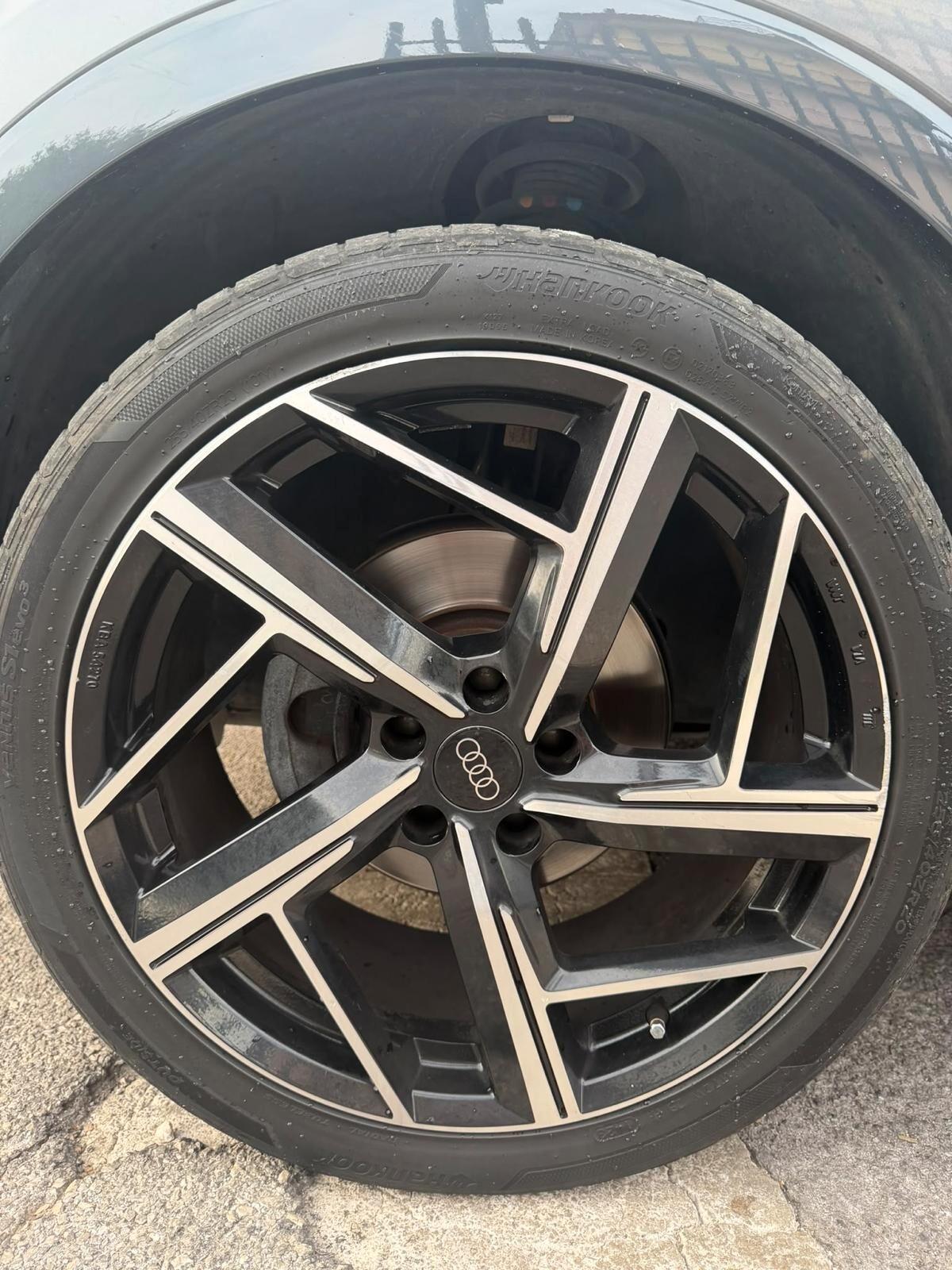 Audi Q3 35 TDI S tronic Identity Black