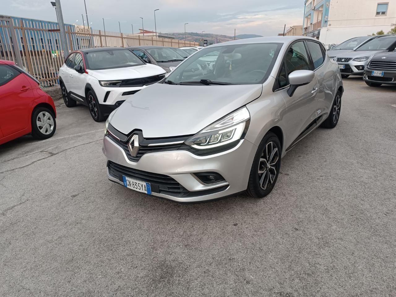 RENAULT Clio TCe 12V 90 CV 5 porte Moschino Intens