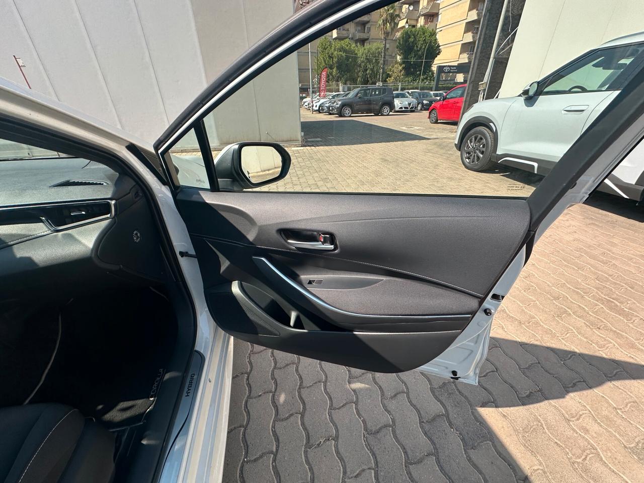 Toyota Corolla 2.0 Hybrid Business