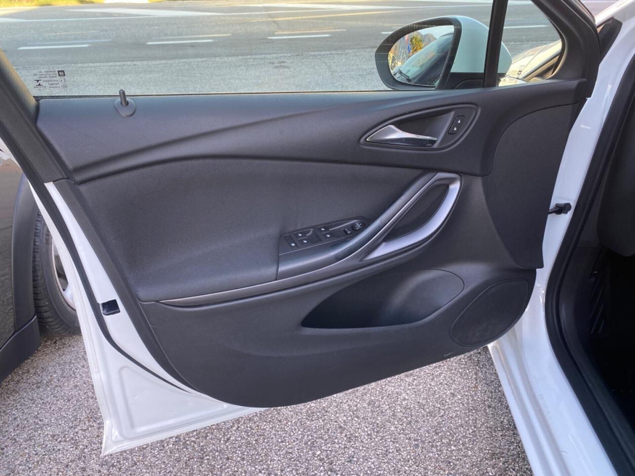 Opel Astra 1.6 CDTI Sports Tourer - automatico