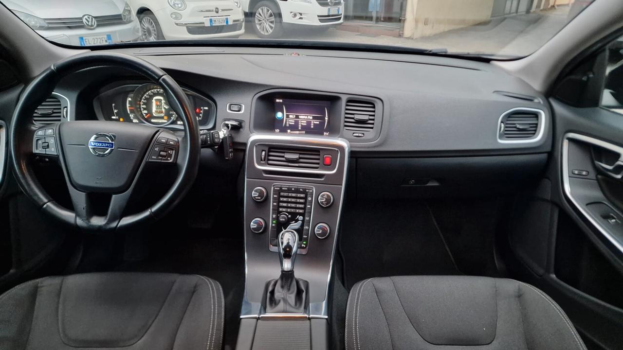 Volvo V60 D2 Geartronic Edition x Neopatentati