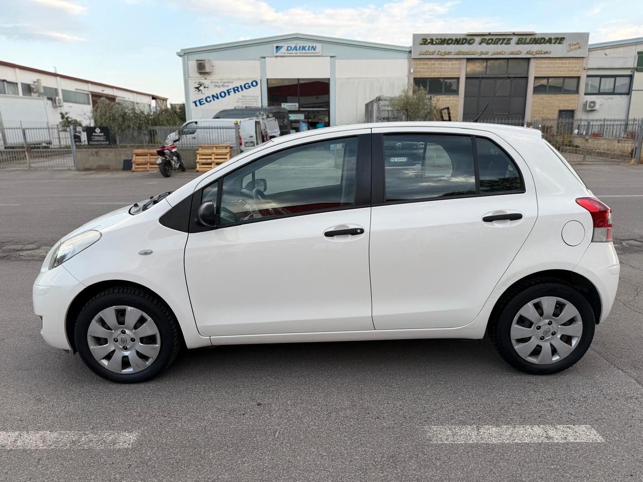 Toyota Yaris 1.0 5 porte Now
